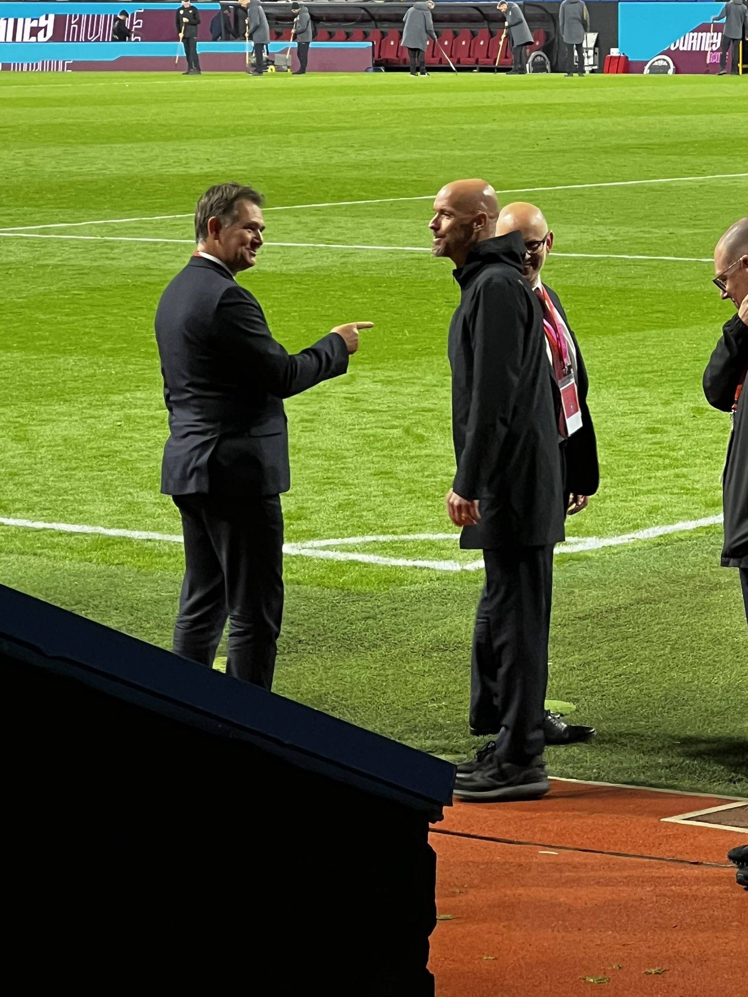 九游体育app-今晨曼联备战国王杯；官宣签约细节曝光；压力陡增；资深球员宣示担当