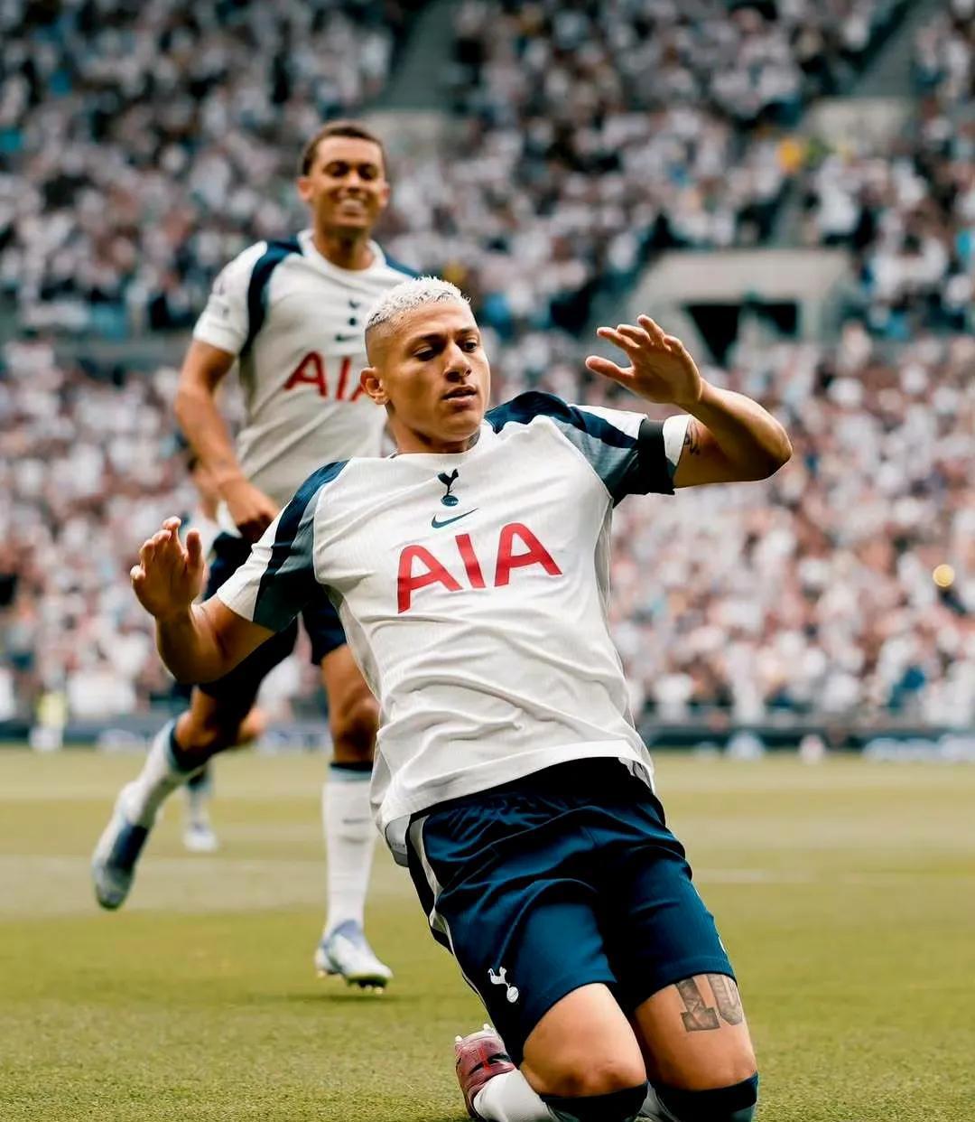 九游体育app-包含赛地聚焦：英超集结日热度飙升，布鲁克林篮网门线救险，球迷炸锅，阵容厚度经受考验的词条